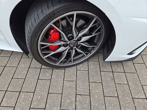 Used 2024 Chevrolet Corvette Stingray Premium Conv w/ Z51 Performance Package image 13