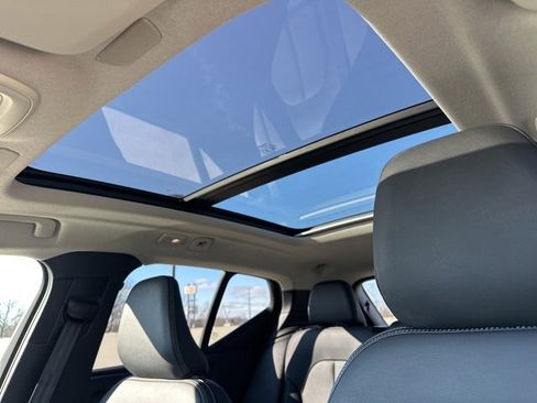 Certified 2025 Volvo XC40 B5 Plus image 18