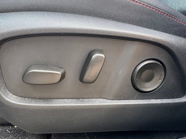 Used 2025 Chevrolet Equinox RS w/ Safety and Technology Package FWD image 17