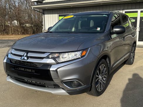 Used 2018 Mitsubishi Outlander ES image 3