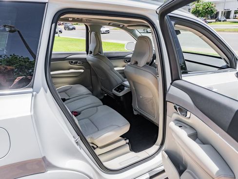 Used 2023 Volvo XC90 B5 Core w/ Protection Package Premier AWD/4WD image 40