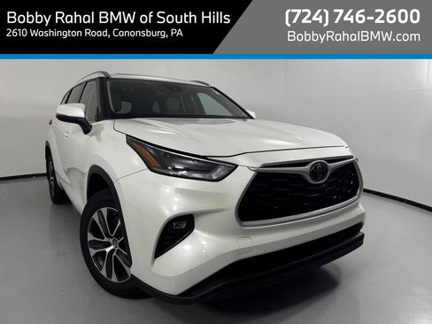 Used 2021 Toyota Highlander XLE AWD/4WD image 1