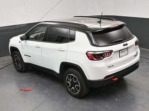 Used 2025 Jeep Compass Trailhawk AWD/4WD image 22