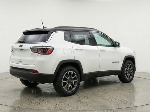 Used 2025 Jeep Compass Trailhawk AWD/4WD image 7