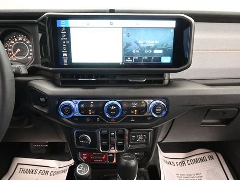 Used 2024 Jeep Gladiator Sport AWD/4WD image 17
