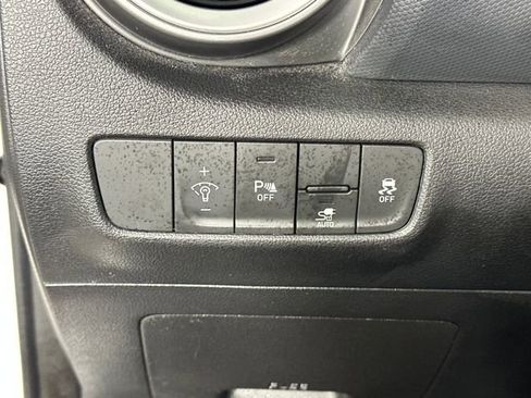 Used 2022 Hyundai Kona Limited image 18