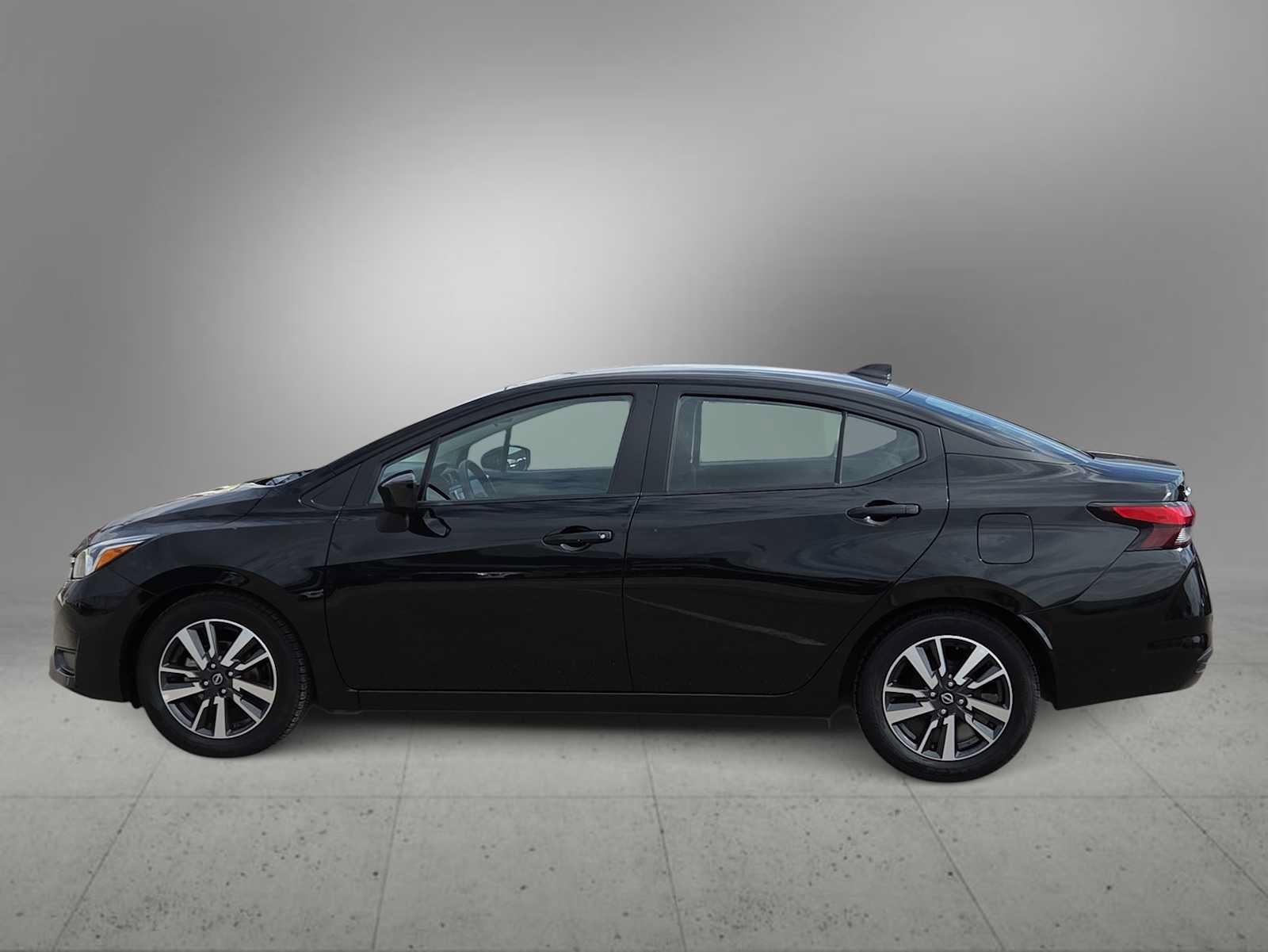 Used 2024 Nissan Versa SV FWD image 4