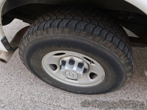 Used 2015 Chevrolet Express 2500 image 14