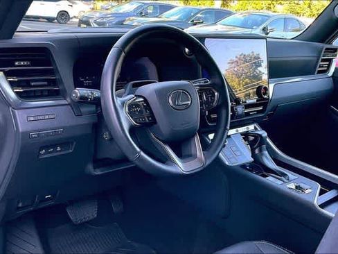 Used 2024 Lexus GX 550 w/ Cold Area Package AWD/4WD image 18