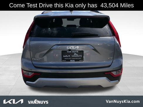 Used 2023 Kia Niro EX image 4