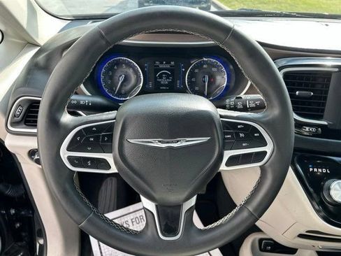 Used 2023 Chrysler Voyager LX FWD image 16