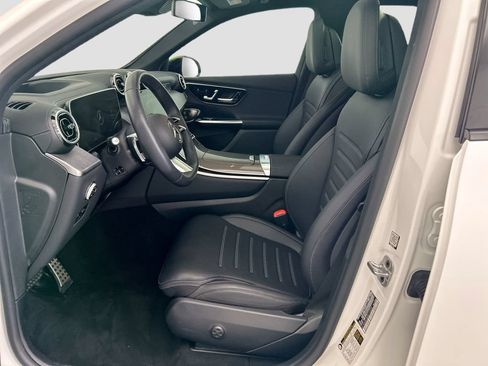 Used 2024 Mercedes-Benz GLC 300 4MATIC image 18