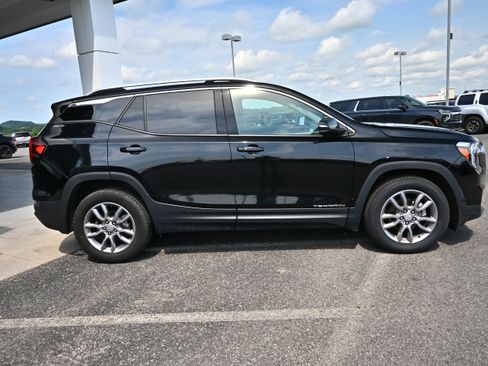 Used 2024 GMC Terrain SLT AWD/4WD image 5