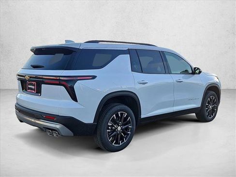 New 2026 Chevrolet Traverse LT w/ Sun and Wheel Package FWD image 2