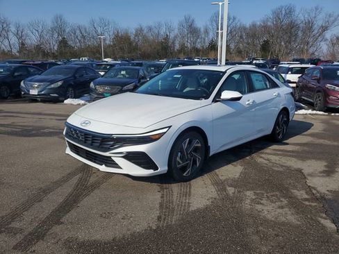 New 2026 Hyundai Elantra Limited FWD image 2