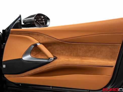 Used 2022 Ferrari 812 GTS image 28