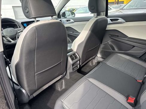 New 2026 Volkswagen Taos SE FWD image 10