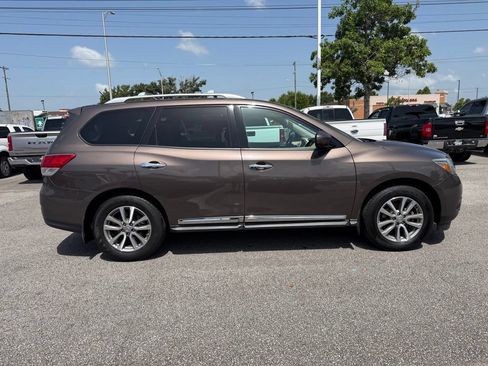 Used 2016 Nissan Pathfinder SL w/ SL Premium Package FWD image 6