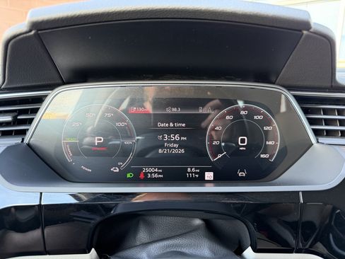 Used 2024 Audi Q8 e-tron Premium Plus w/ Premium Plus Package AWD/4WD image 17