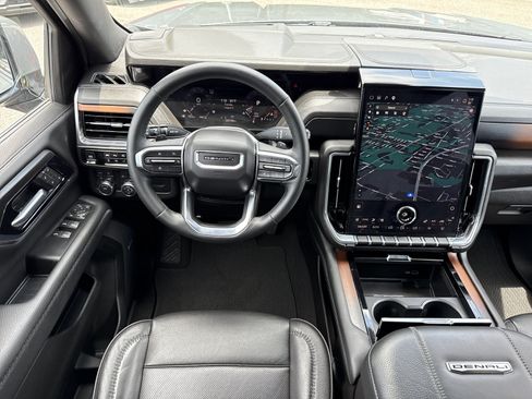 Used 2025 GMC Yukon Denali AWD/4WD image 18
