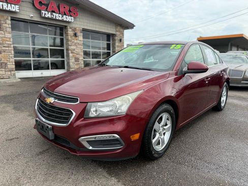 Used 2015 Chevrolet Cruze LT w/ Enhanced Safety Package FWD image 3