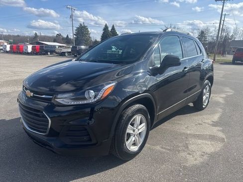 Used 2020 Chevrolet Trax LT w/ LT Convenience Package AWD/4WD image 2