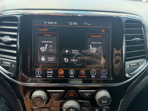 Used 2019 Jeep Grand Cherokee Laredo AWD/4WD image 23