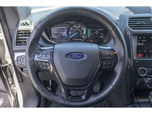 Used 2018 Ford Explorer XLT w/ Equipment Group 202A AWD/4WD image 23