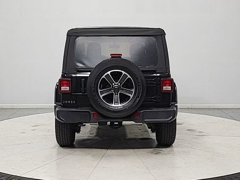 Used 2023 Jeep Wrangler Unlimited Sahara w/ Cold Weather Group AWD/4WD image 6