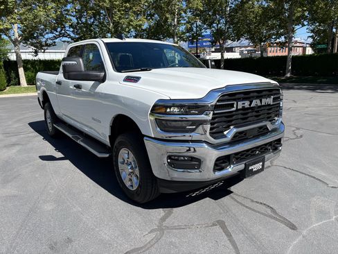 Used 2026 RAM 2500 Big Horn AWD/4WD image 4