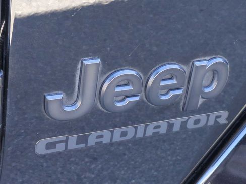 Used 2021 Jeep Gladiator Sport AWD/4WD image 9