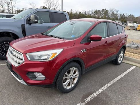 Used 2019 Ford Escape SE image 1