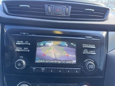 Used 2018 Nissan Rogue Sport S image 17