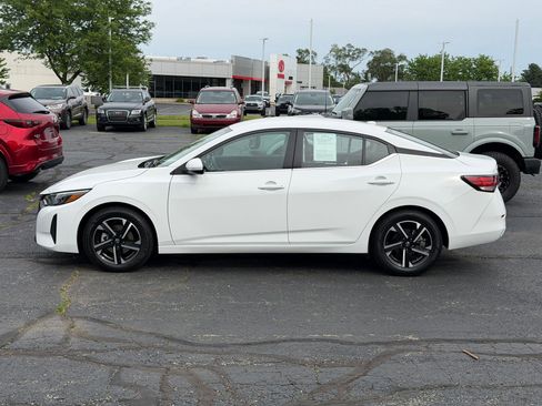 Used 2024 Nissan Sentra SV FWD image 2