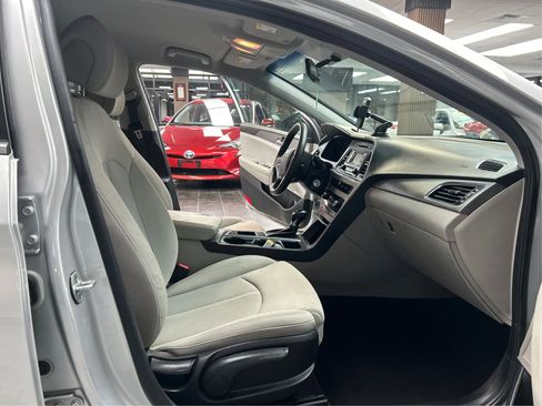 Used 2017 Hyundai Sonata SE FWD image 24