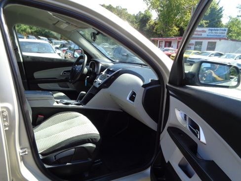 Used 2015 Chevrolet Equinox LS image 17