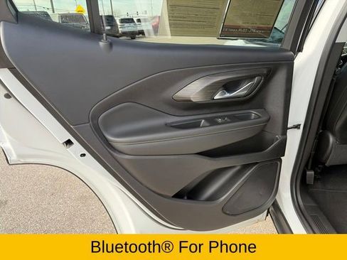 Used 2023 GMC Terrain SLT image 17