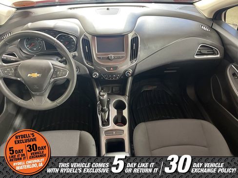Used 2018 Chevrolet Cruze LT w/ Convenience Package image 17