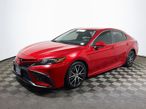 Certified 2023 Toyota Camry SE FWD image 3