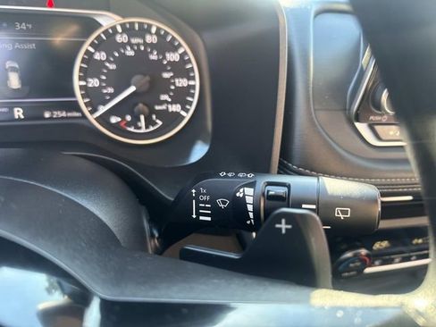 Used 2023 Nissan Rogue SV image 32