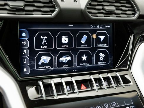 Used 2022 Lamborghini Urus image 14