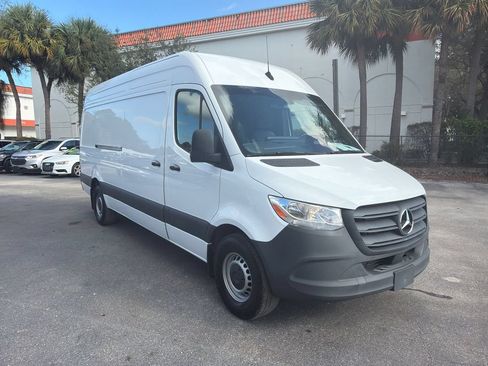 Used 2025 Mercedes-Benz Sprinter 2500 image 12