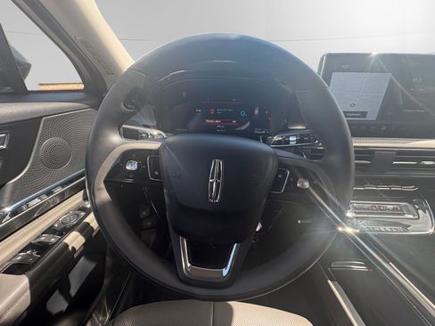 Certified 2024 Lincoln Corsair Grand Touring AWD/4WD image 12