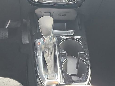 Used 2025 Chevrolet Trax LT w/ LT Convenience Package FWD image 14