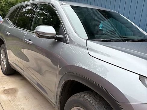 Used 2025 Buick Enclave Preferred FWD image 4