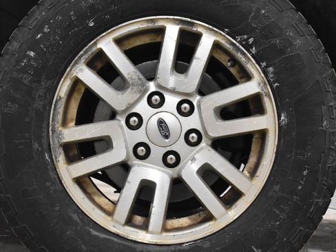 Used 2013 Ford Expedition Limited image 29