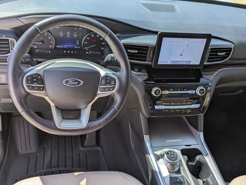 Used 2021 Ford Explorer Limited w/ Equipment Group 301A AWD/4WD image 14