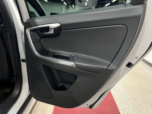 Used 2016 Volvo XC60 T6 R-Design w/ Climate Package image 24
