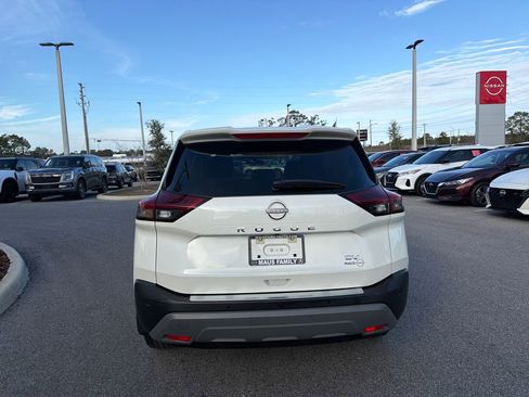 Certified 2023 Nissan Rogue SV image 7
