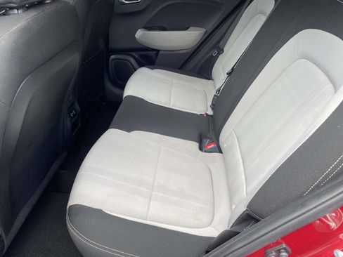 Used 2024 Hyundai Venue SEL FWD image 10